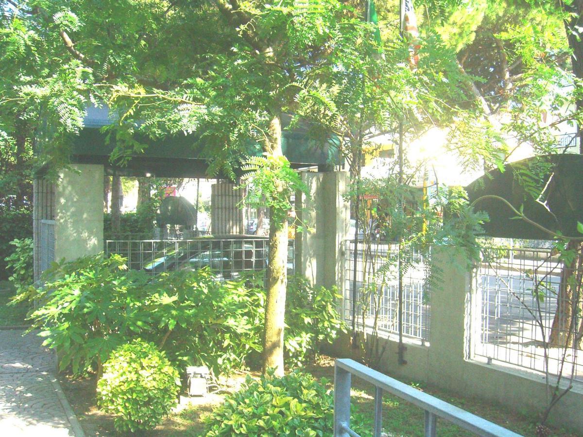新蒂芙尼公园酒店 利多迪迪耶索洛 外观 照片